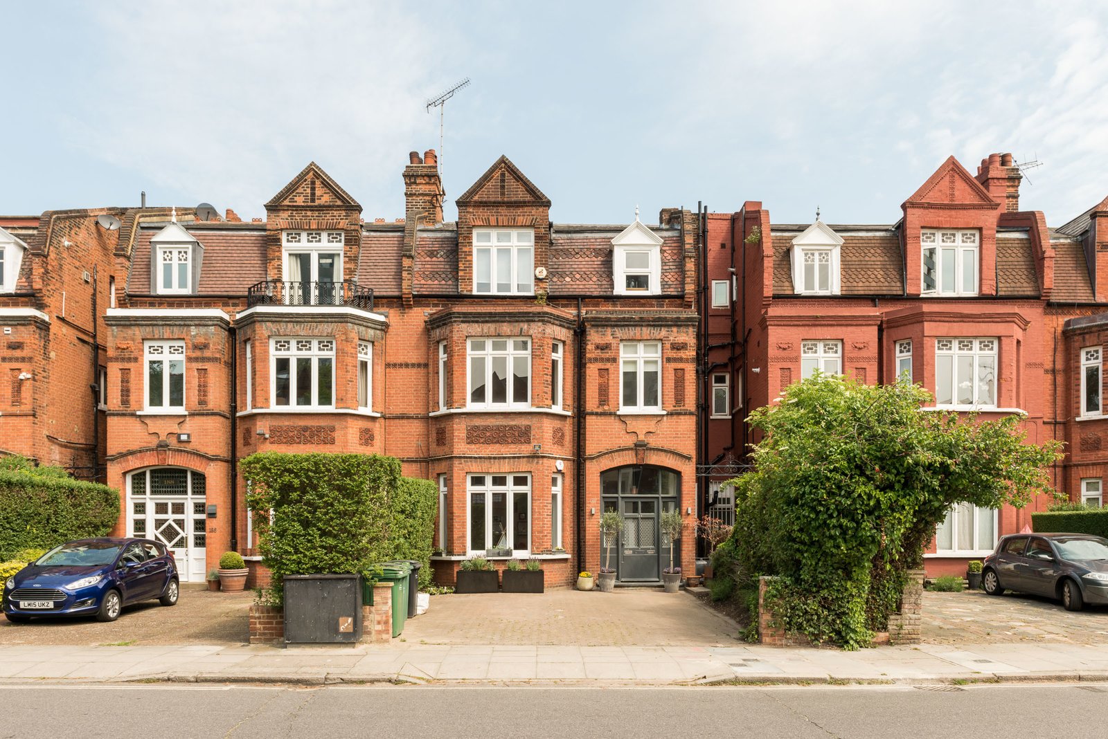 Photo 1 of 11 in A SwoonWorthy London Apartment Is Listed For £1.8M