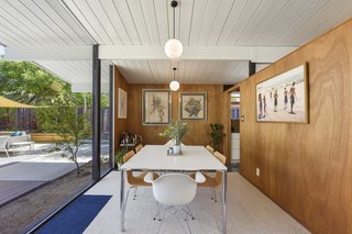 A look at the dining room from another angle which emphasizes the indoor/outdoor feel.   

