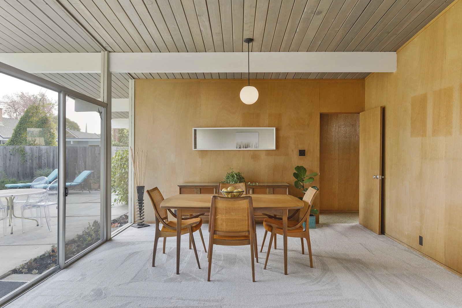 Photo 8 of 14 in A Bay Area Eichler Home With a Greenery-Filled Atrium ...