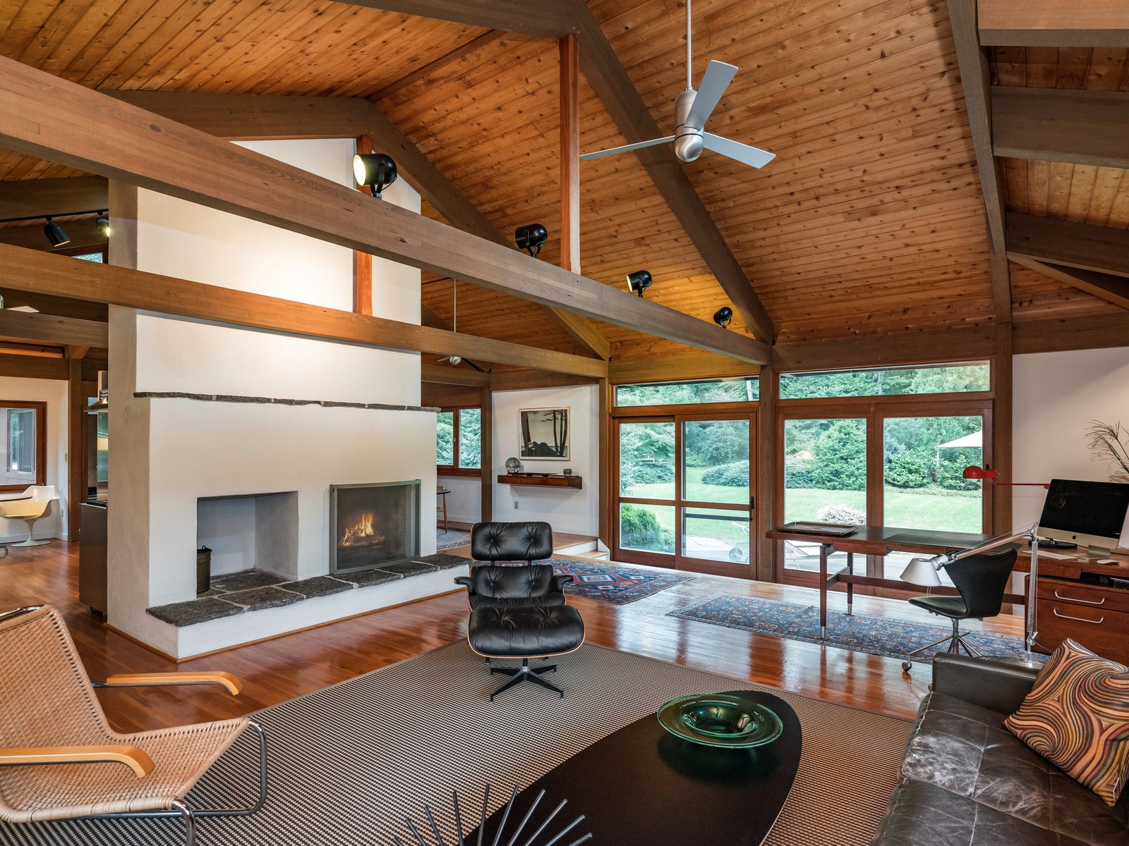 Photo 6 of 16 in A MidcenturyInspired PostandBeam Home Hits the