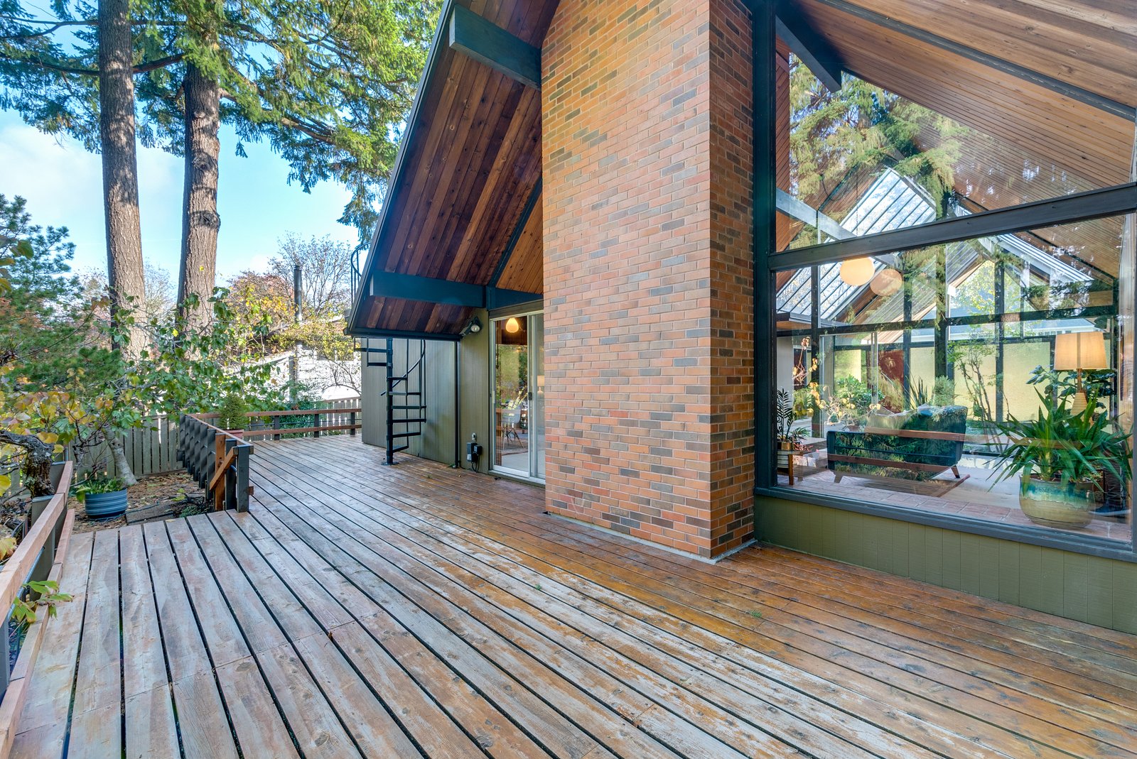 Photo 15 of 15 in A Midcentury Rummer Home Near Portland Hits the