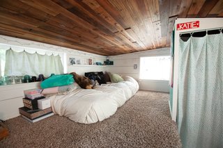 Kell's teenage daughter's room.