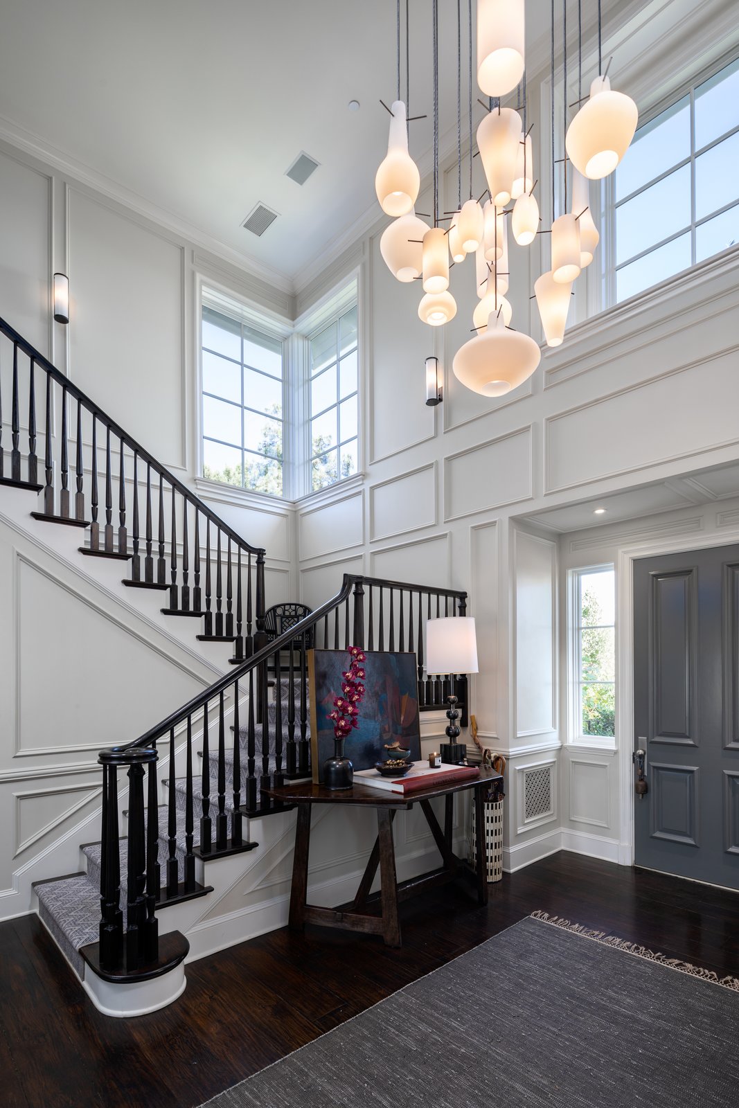 Photo 2 Of 7 In Jodie Foster s Secluded Beverly Hills Home Lists For 