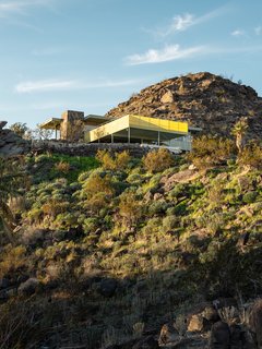 The Cree House as it fits into its rocky desert surroundings. The design recalls details of Villa Savoye, which Frey worked on while training under Le Corbusier. 