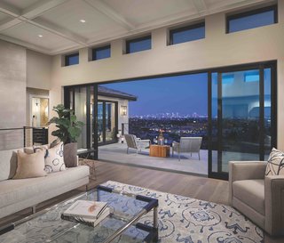 Fotsch reframed the great room, adding 14" to the overall height of the space in order to accommodate eight-foot-tall Kolbe multi-slide doors with transom windows above—dramatically highlighting the home’s most spectacular view.