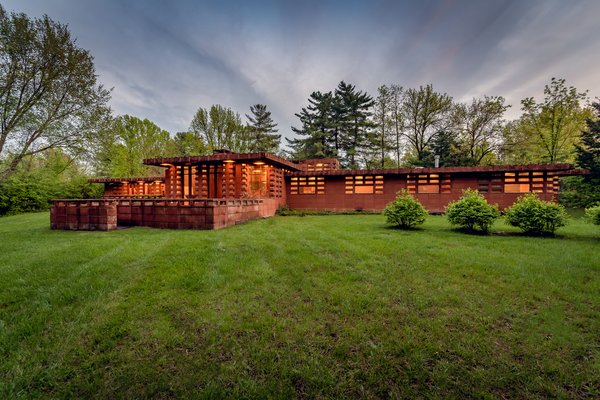 Usonian homes were Frank Lloyd Wright’s solution for middle-class, affordable housing in America that he started designing in the 1930s. Designed in 1955 for the Pappas family—the original and only owners to date, the historically registered home is one of only two Wright-designed buildings in all of St. Louis.