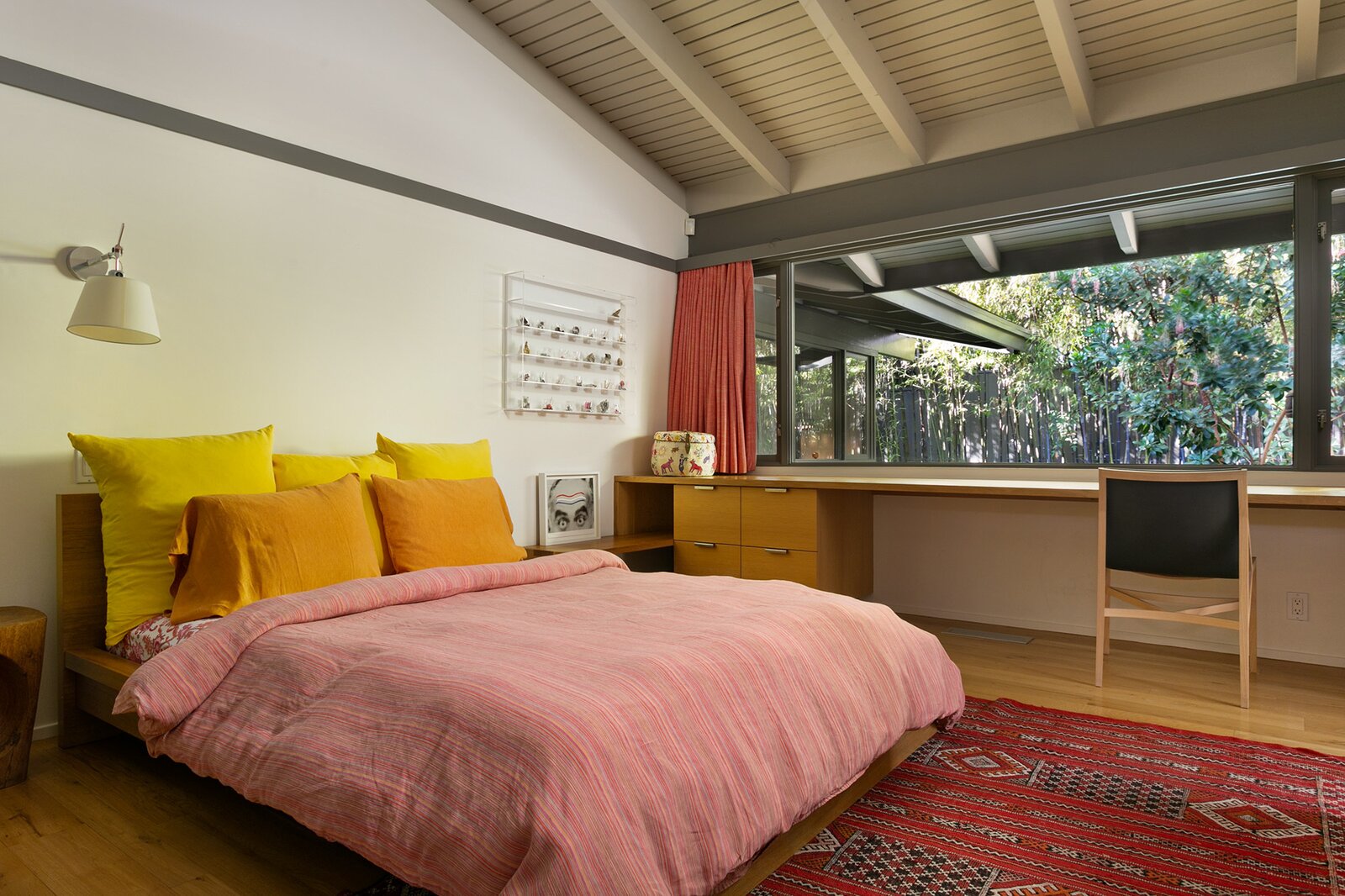 Photo 14 of 21 in A Dashing Midcentury Near L.A. by Buff, Straub