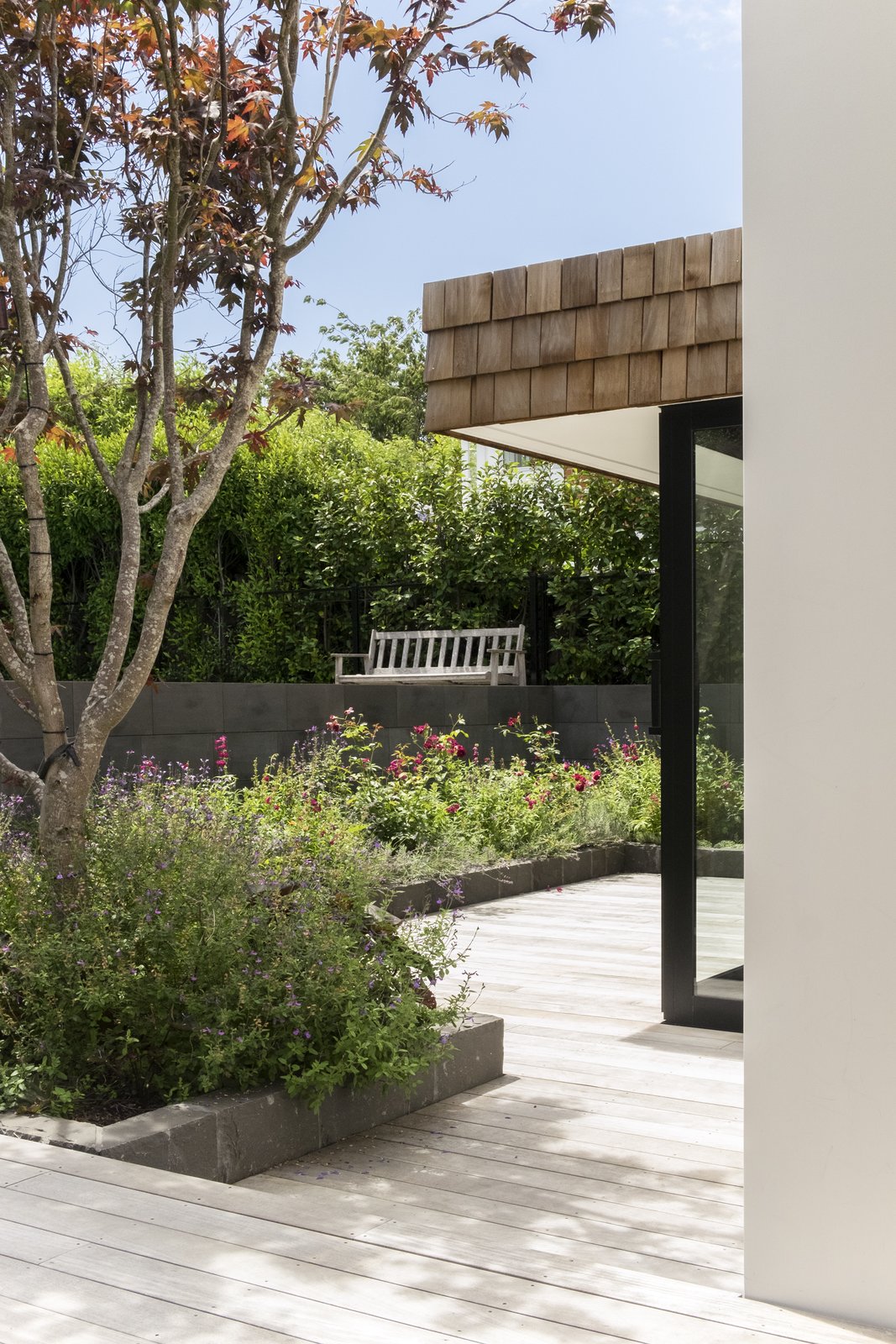 The swimming pool is articulated as another architectural volume, defining an edge of the courtyards formed between the house and pool.