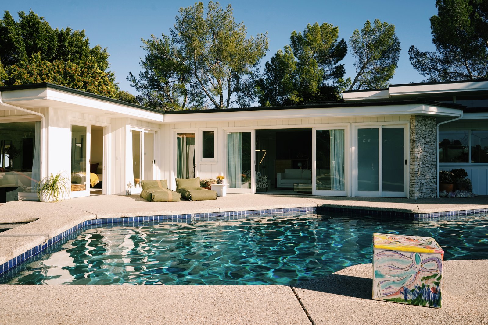 Hitting the right combination of real estate ingredients; view, space, light, and pool, the house fit perfectly in the Casa plan.