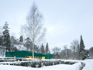 Wingårdhs developed a low-impact solution that would complement the garden surroundings of this administration center at Sundbyberg Cemetery outside of Stockholm. 