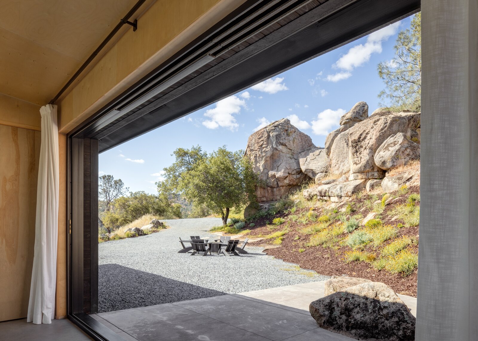 Photo 4 of 11 in A Family Retreat Outside Yosemite Frames California