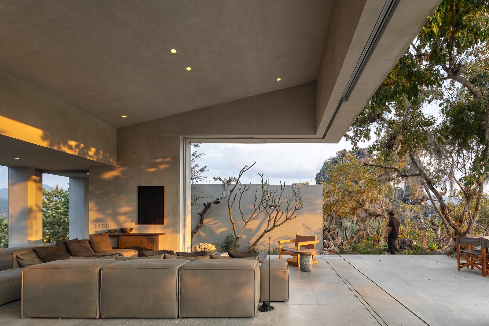 Photo 8 of 13 in Nature Takes Center Stage at This Mountaintop Home in ...