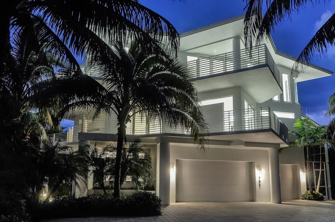 UNIQUE BEACHSIDE CONTEMPORARY (5 Photos) Dwell