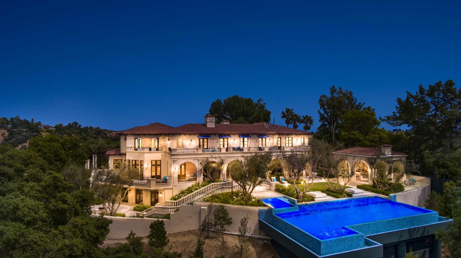 Photo 2 of 12 in Benedict Canyon Villa by Luxury Homes & Lifestyle Dwell