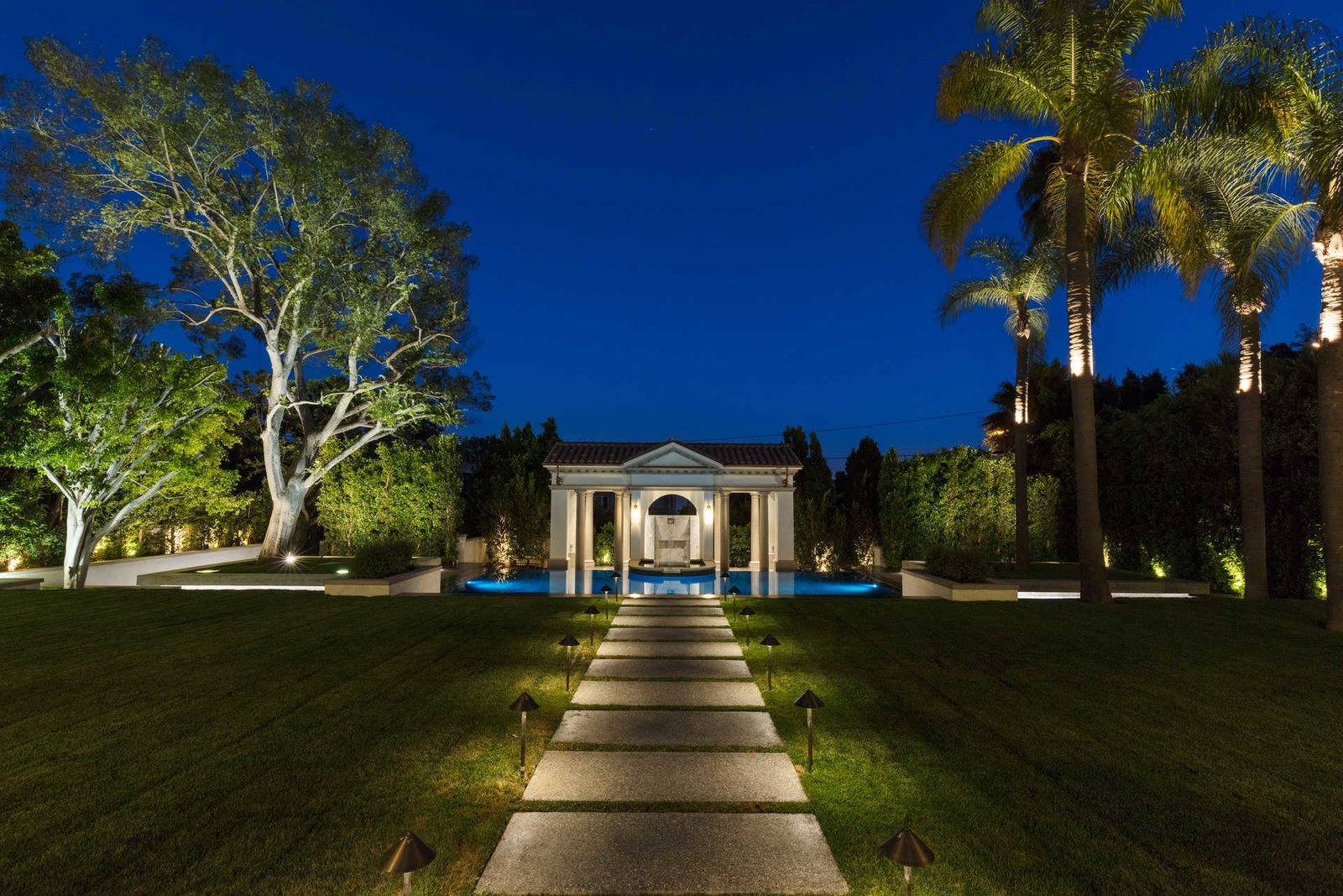 Photo 14 of 14 in Architecturally Inspired Living in Beverly Hills by