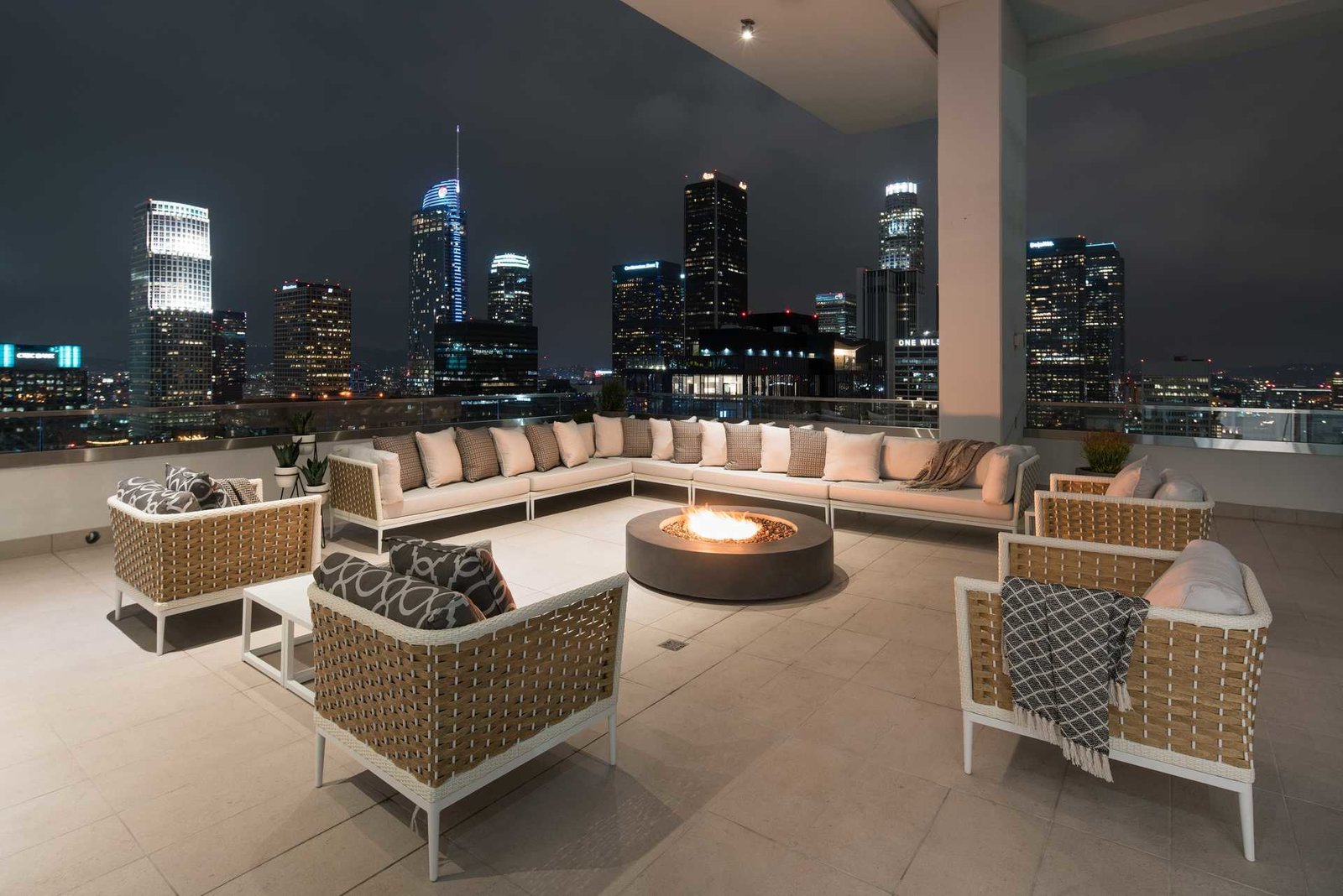 Photo 1 of 10 in The Ultimate Luxury Penthouse in Downtown L.A. by ... - Luxury Green Penthouse Apartment In La