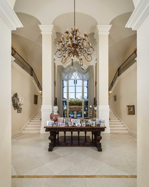 Photo 4 Of 15 In An Exquisite Tuscan Vineyard Estate In Beverly