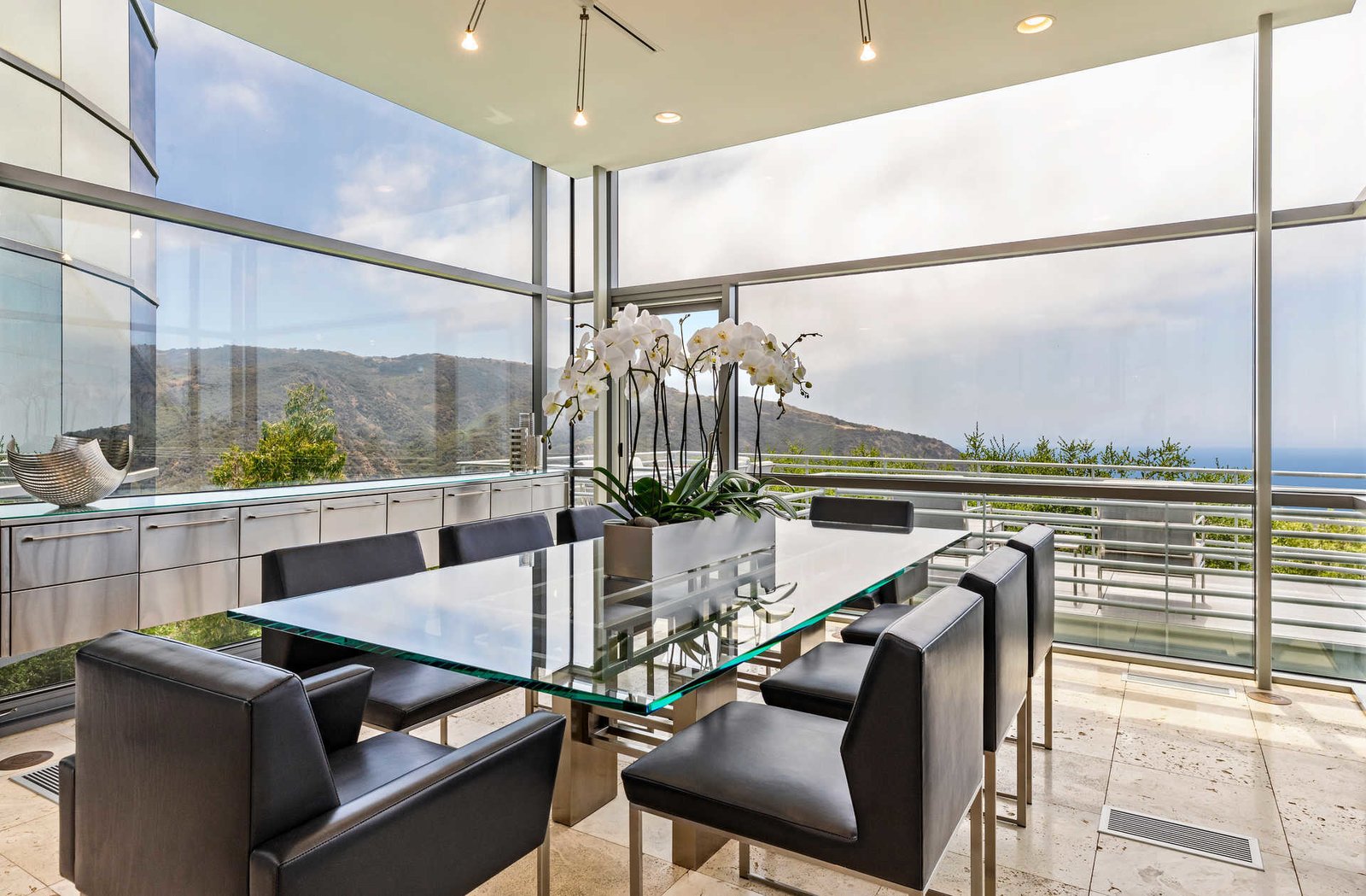 Photo 3 of 7 in Glass House by Architect Ed Niles Dazzles in Malibu by