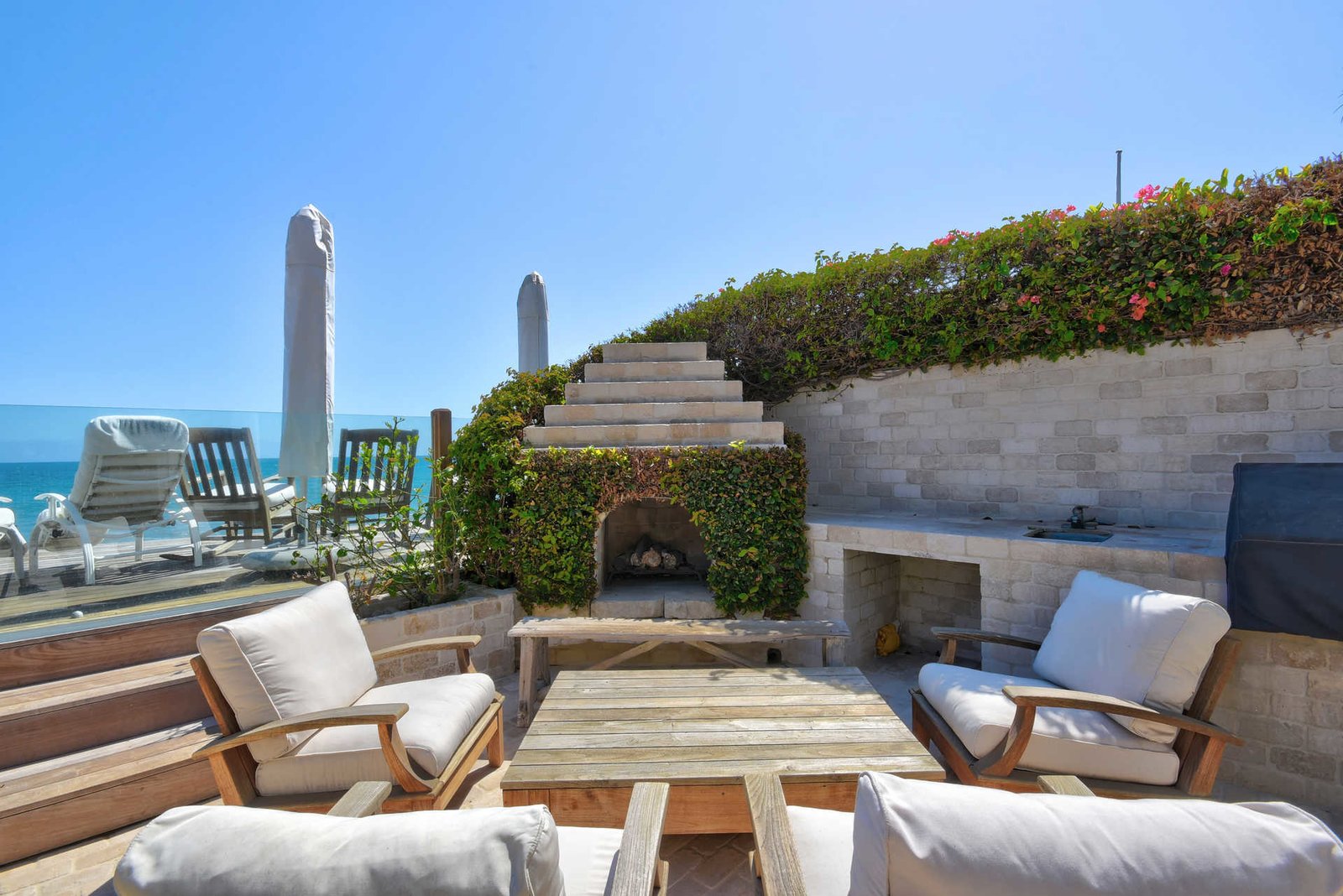 Photo inspiration: Gallery Detail: A Touch Of The French Countryside On Malibu S Iconic