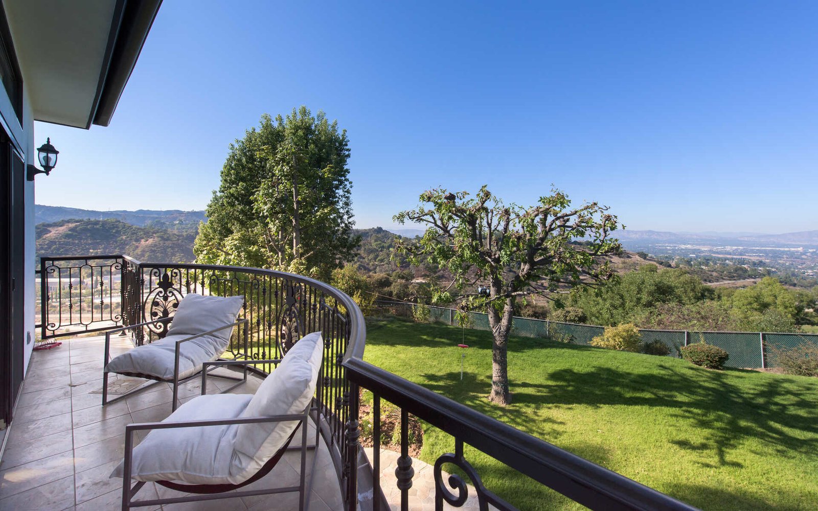 Photo 6 of 6 in Private Bel Air Park Retreat with Expansive Grounds by Luxury Homes & Lifestyle
