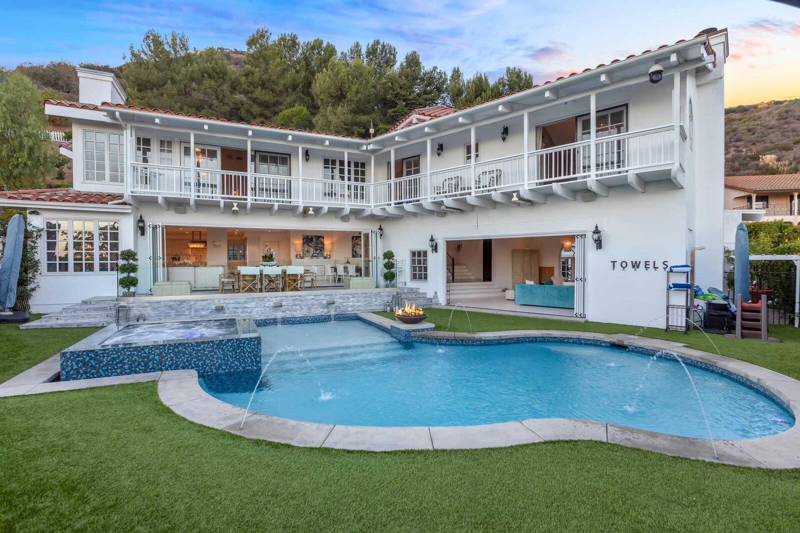 A Pacific Palisades Estate with Ocean, City and Mountain Views (4… Dwell