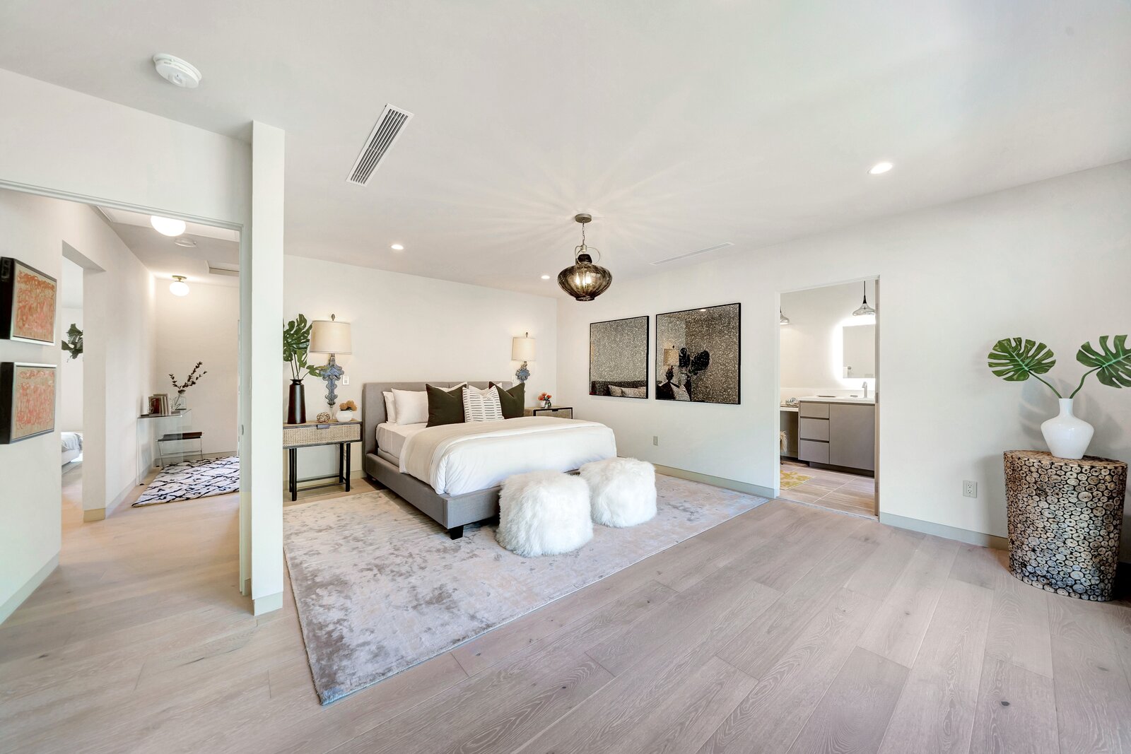 Photo 4 of 5 in A Reimagined Mid-Century Gem in Studio City by Luxury