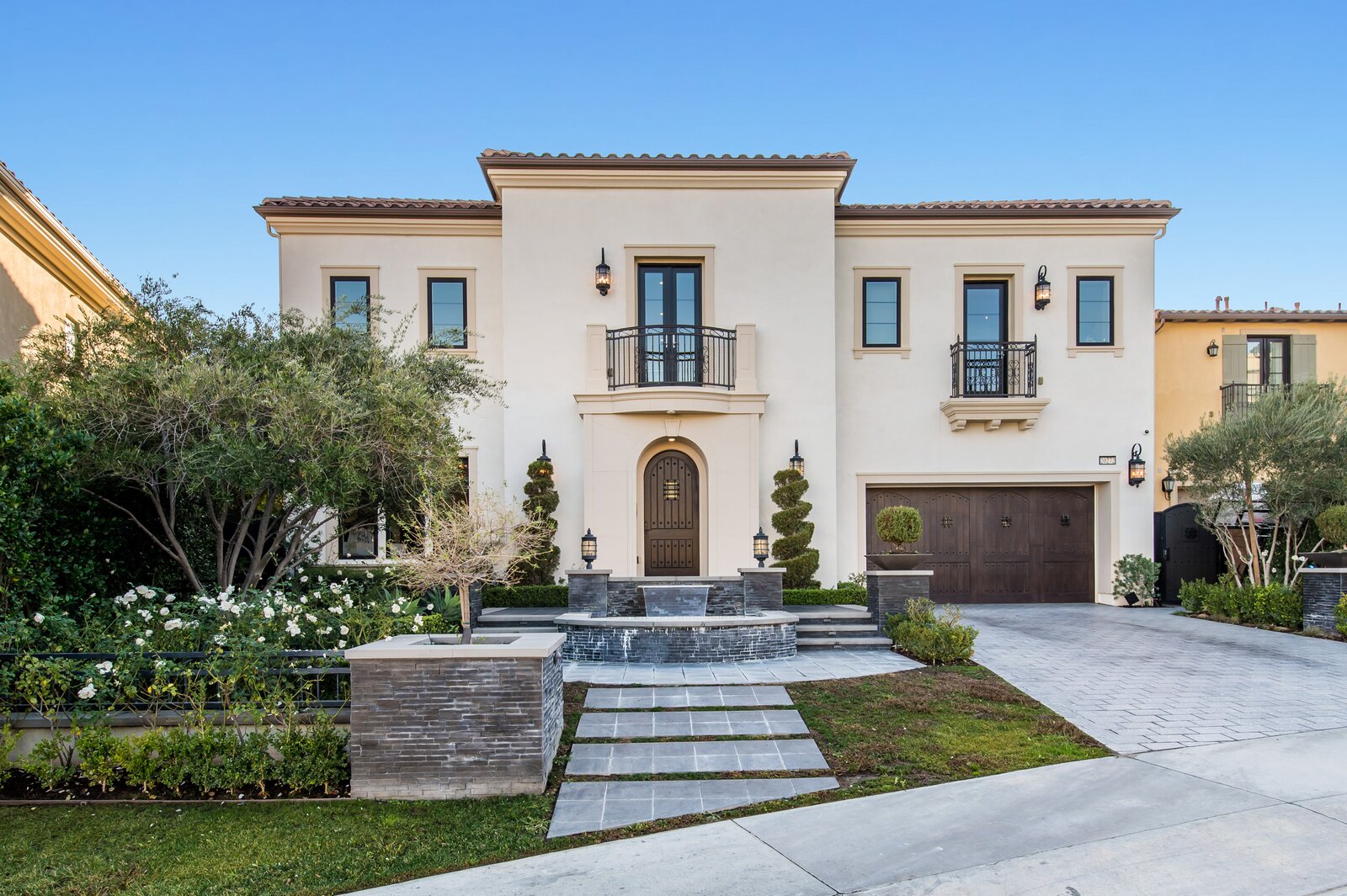 UltraLuxury Living in Porter Ranch (4 Photos) Dwell