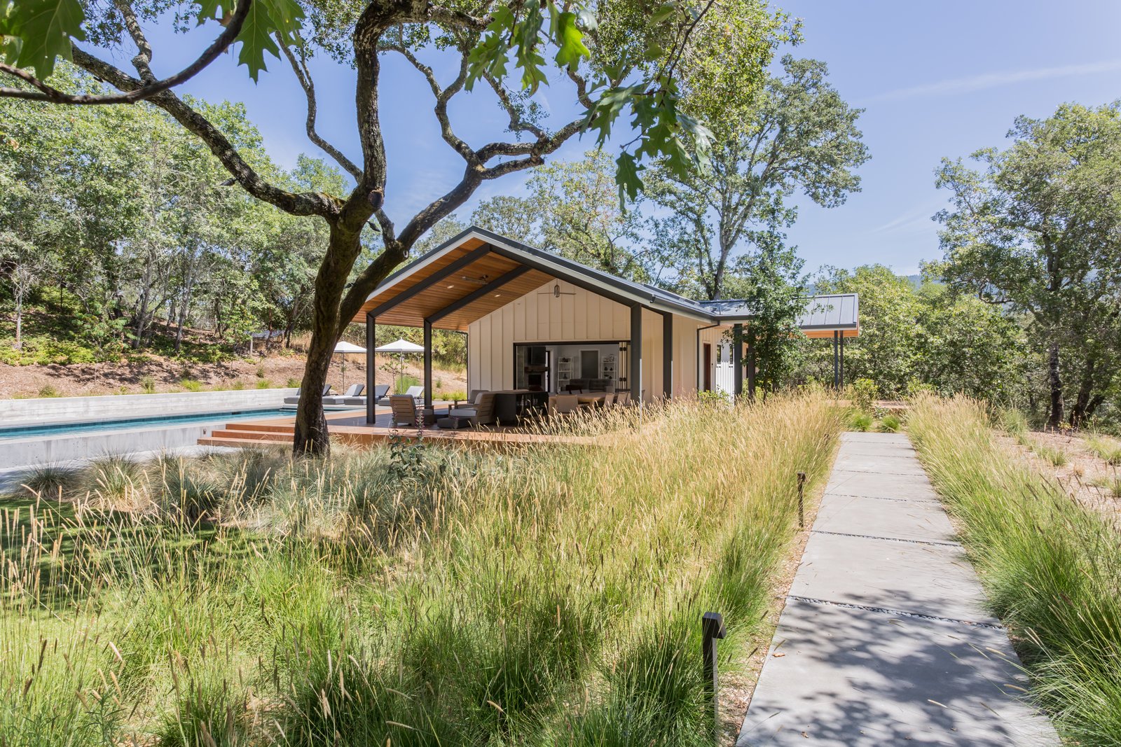 Photo 3 of 15 in Wine Country Retreat by Daniel J. Strening, Architect