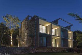 A New Hotel in Morelos Combines Local Mexican Elements With Brutalist Architecture - Photo 2 of 11 -