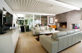 A Sensitively Restored Midcentury House Designed by Pierre Koenig - Photo 7 of 18 -