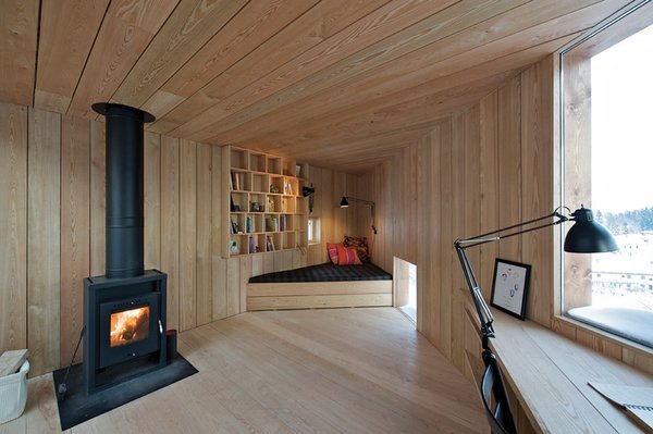 This 172-square-foot cabin by Oslo-based architects Jarmund/Vigsnæs AS Arkitekter MNAL have boundaries that are defined by an underground pipeline and the height lines of the terrain, with windows and doors strategically positioned to prevent people from being able to look inside it, while offering the writer scenic views of the outdoors.