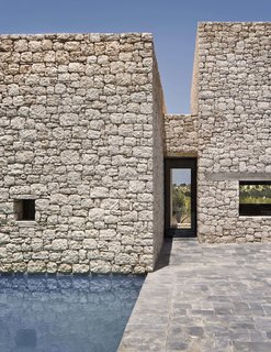 Villa DL has small roofless courtyards, and central patio reminiscent of the types found in ancestral farmsteads in the nearby countryside.