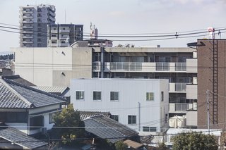 Because of the property's dense and developing location, the architect proposed a design that factors in the likelihood of tall buildings being constructed around it.