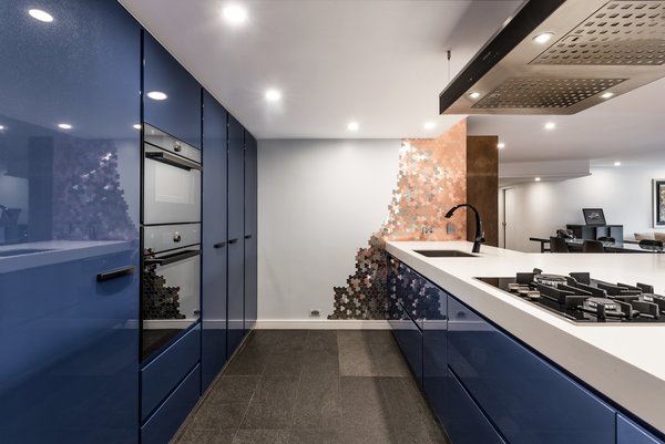 3. Picking Materials for Worktop Surfaces

A work surface should be durable and hygienic. Each material will have its own benefits and drawbacks, so think about your lifestyle and aesthetic preferences when making your choice. 


