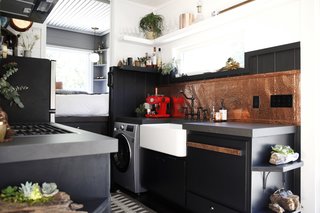 Fishbeyn and Wright spent just around $130,000 to purchase and customize the trailer. Yet, thanks to the help of many of their creative friends who got involved in the project, their home is now valued at $190,000.