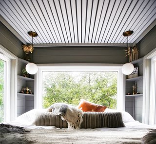 Thanks to the cleverly designed layout, they can witness the changes of seasons from anywhere in their home.