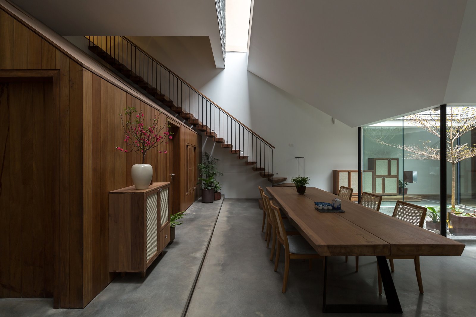 Photo 6 of 13 in A Vietnamese Abode Draws In Light With a Glass Atrium Dwell