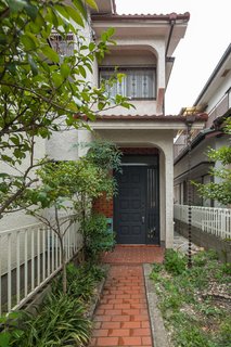 The house sits on a 1,206-square-foot, flag-shaped plot in a residential neighborhood where homes are built very close to each other.