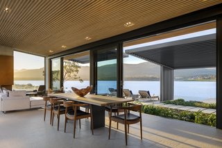The internal wing extends out from the living area to create an outdoor kitchen that can be enclosed by moveable screens. 