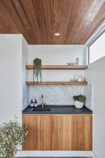 A wash basin with a marble backsplash.