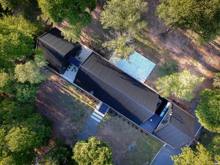 Located in the countryside just outside Córdoba, Argentina, La Negrita is respectful of its woodland environment. 