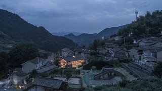 The Mountain House in Mist library is located close to the main square in an ancient village in Zhejiang Province, China.