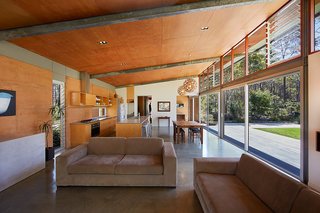 Rammed earth, concrete, galvanized steel, oiled plywood, and anodized aluminum were used for the interiors.