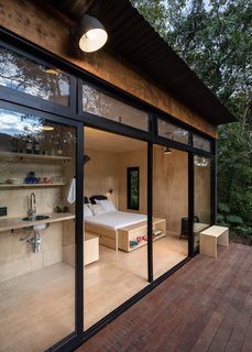 The interiors are clad in thermoacoustic insulation and Paricá plywood coated with water-based resin. 