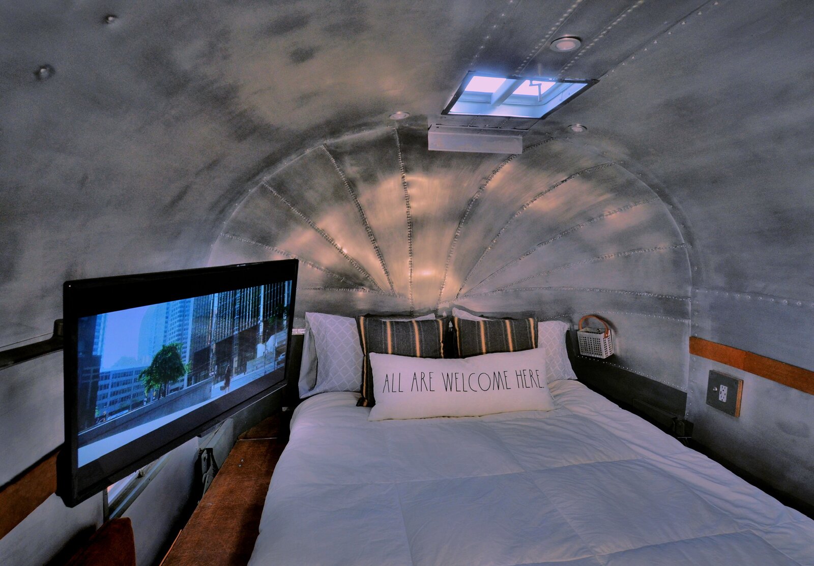 Photo 2 of 8 in "Reviving the Past: A Modern Oasis in a 1947 Airstream ...