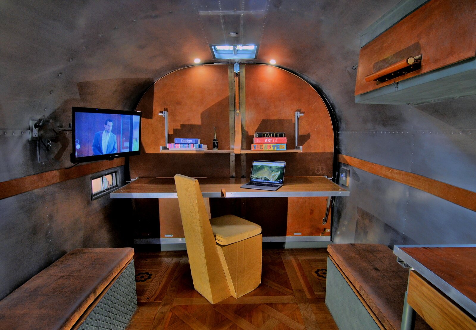 Photo 3 of 8 in "Reviving the Past: A Modern Oasis in a 1947 Airstream ...