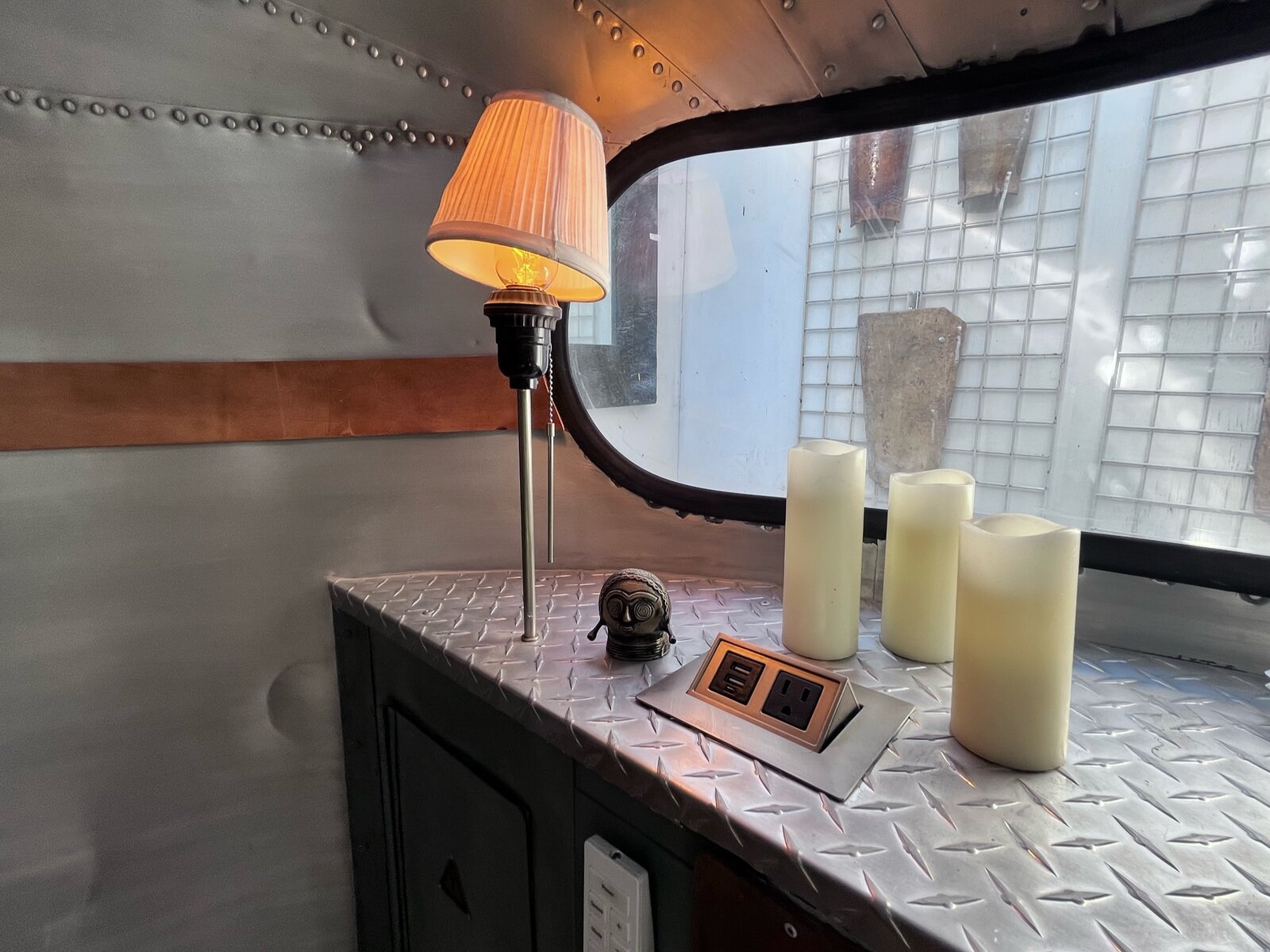 Photo 6 of 8 in "Reviving the Past: A Modern Oasis in a 1947 Airstream ...