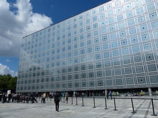 Opened in 1987, Nouvel’s Institut du Monde Arabe is made up of light-sensitive apertures that are inspired by traditional oriel windows—or enclosed balconies—which are used in Islamic architecture.