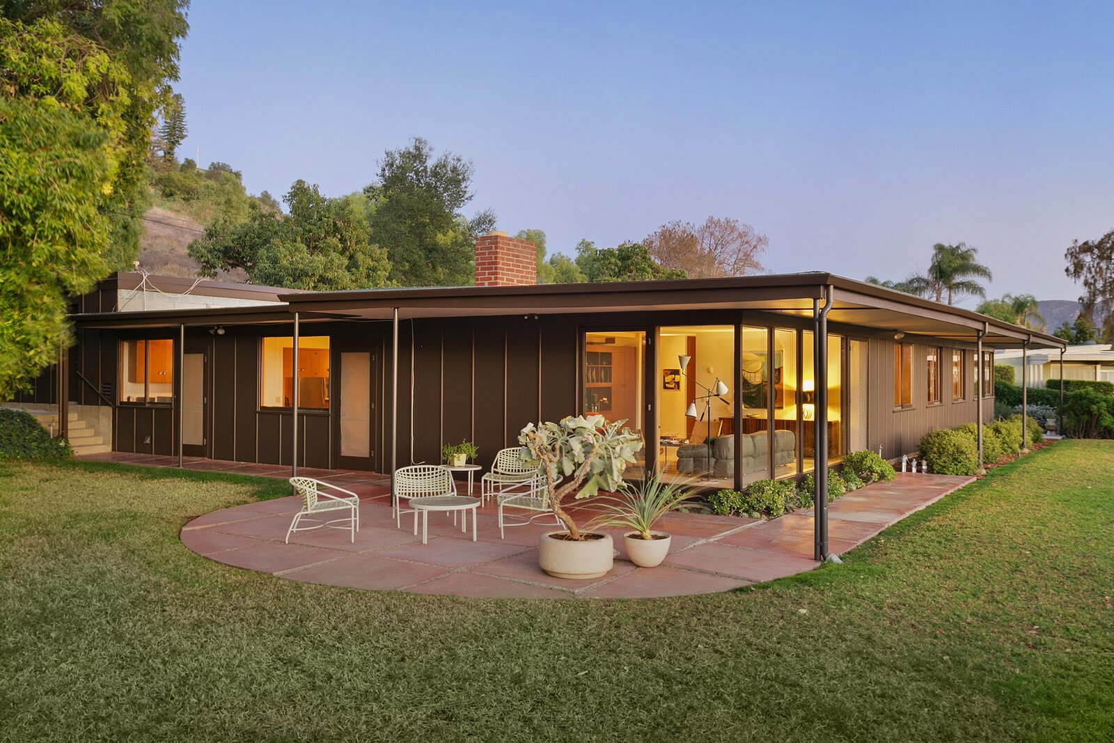 Photo 13 of 14 in A Polished Midcentury Gem Hits the Market in
