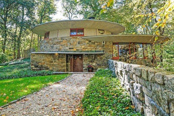 Built in 1948 and named 'Toyhill' by Wright himself, this Usonian home is considered an artistic masterpiece and shows Wright's early interest in overlapping circular masonry, which would become an innovative and iconic treatment found in his later work—including the Guggenheim Museum.